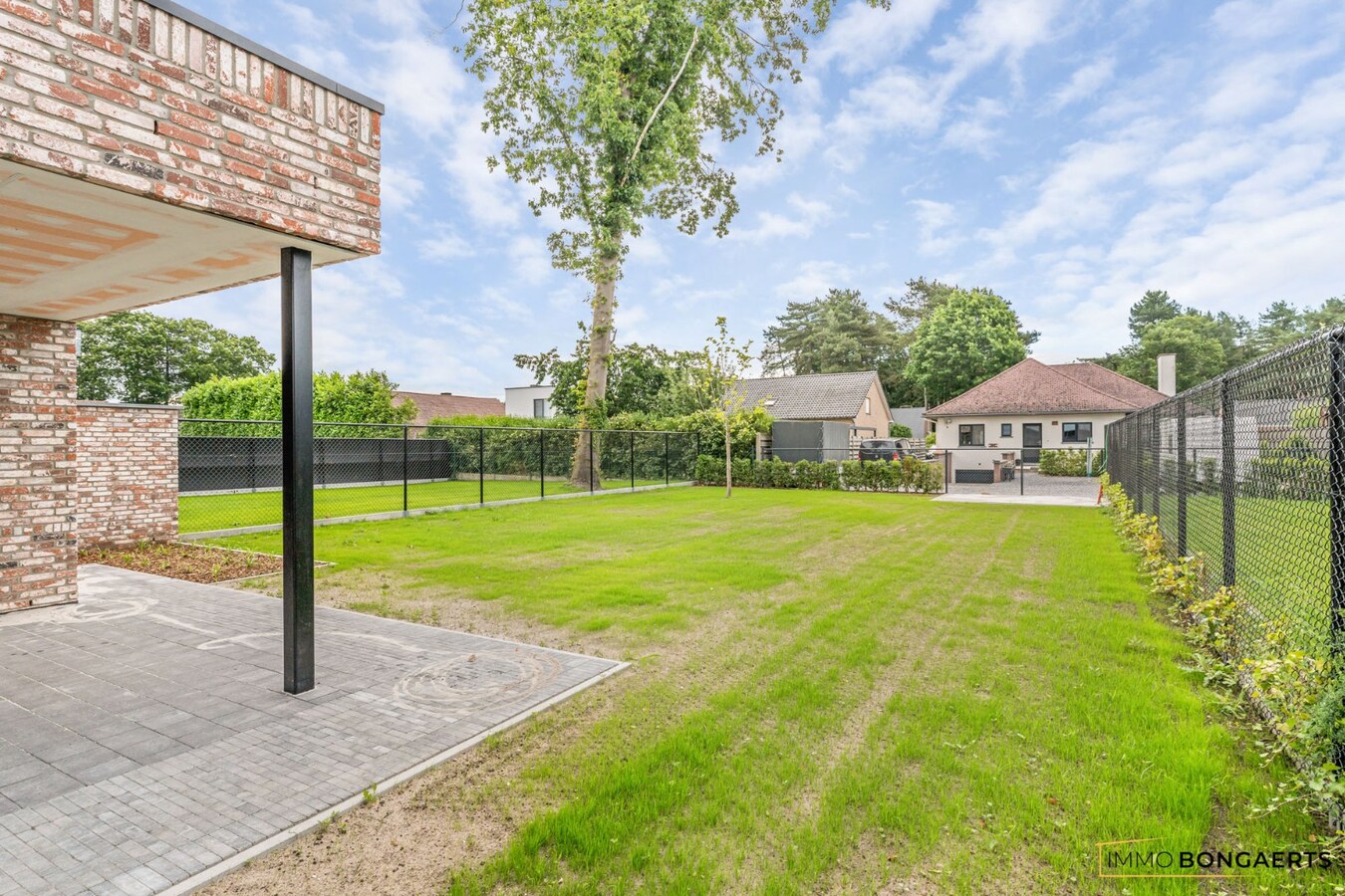 Volledig afgewerkte nieuwbouwwoning met 4 slaapkamers. 