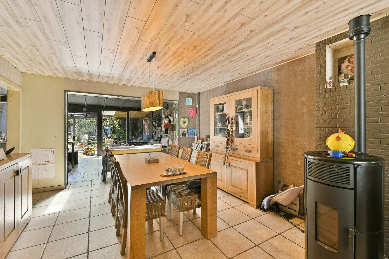 Woning met drie slaapkamers, garage en zonnige tuin 