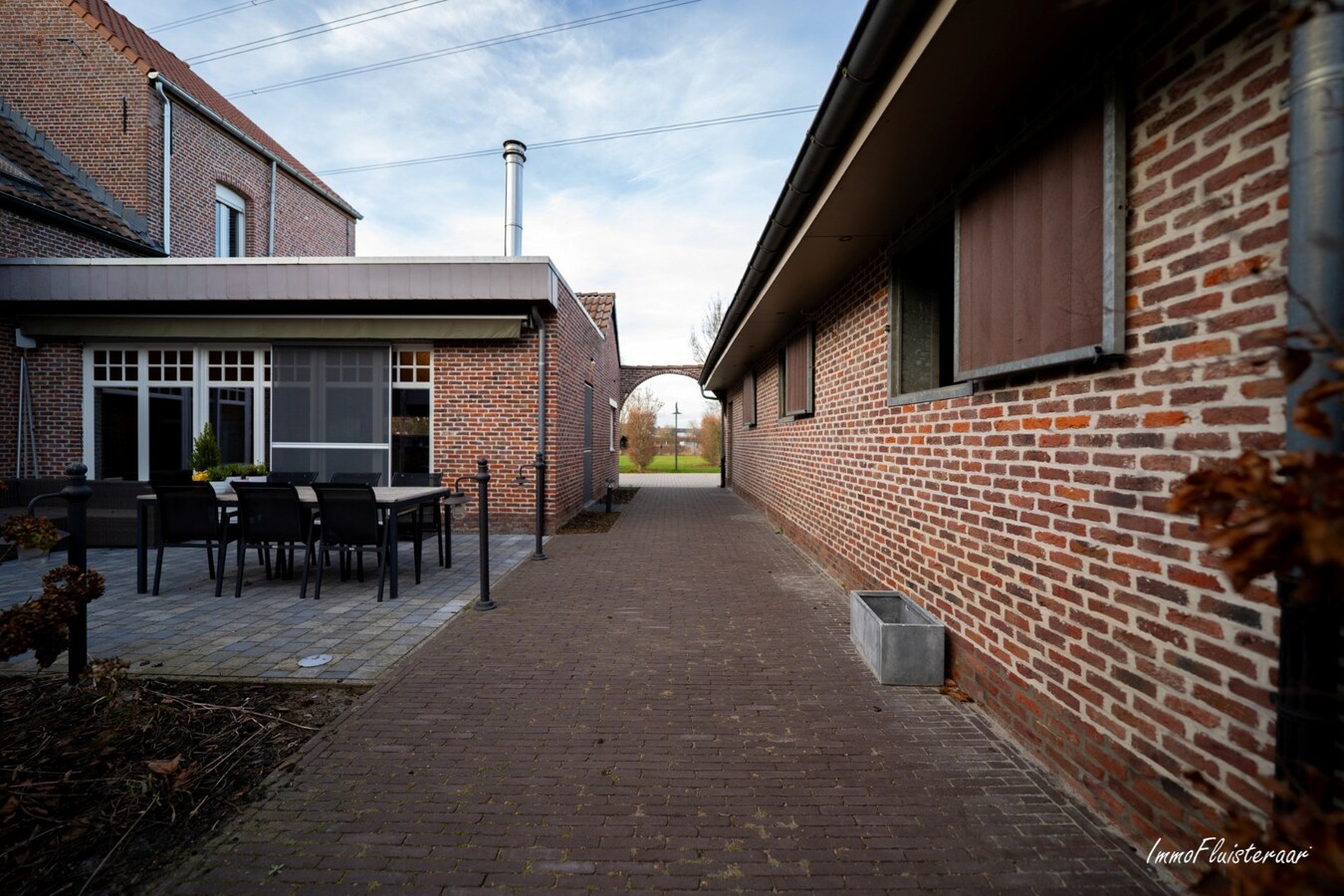 Karakteristieke villa met paardenaccommodatie op ca. 9.680 m2 te Tisselt (Willebroek) 