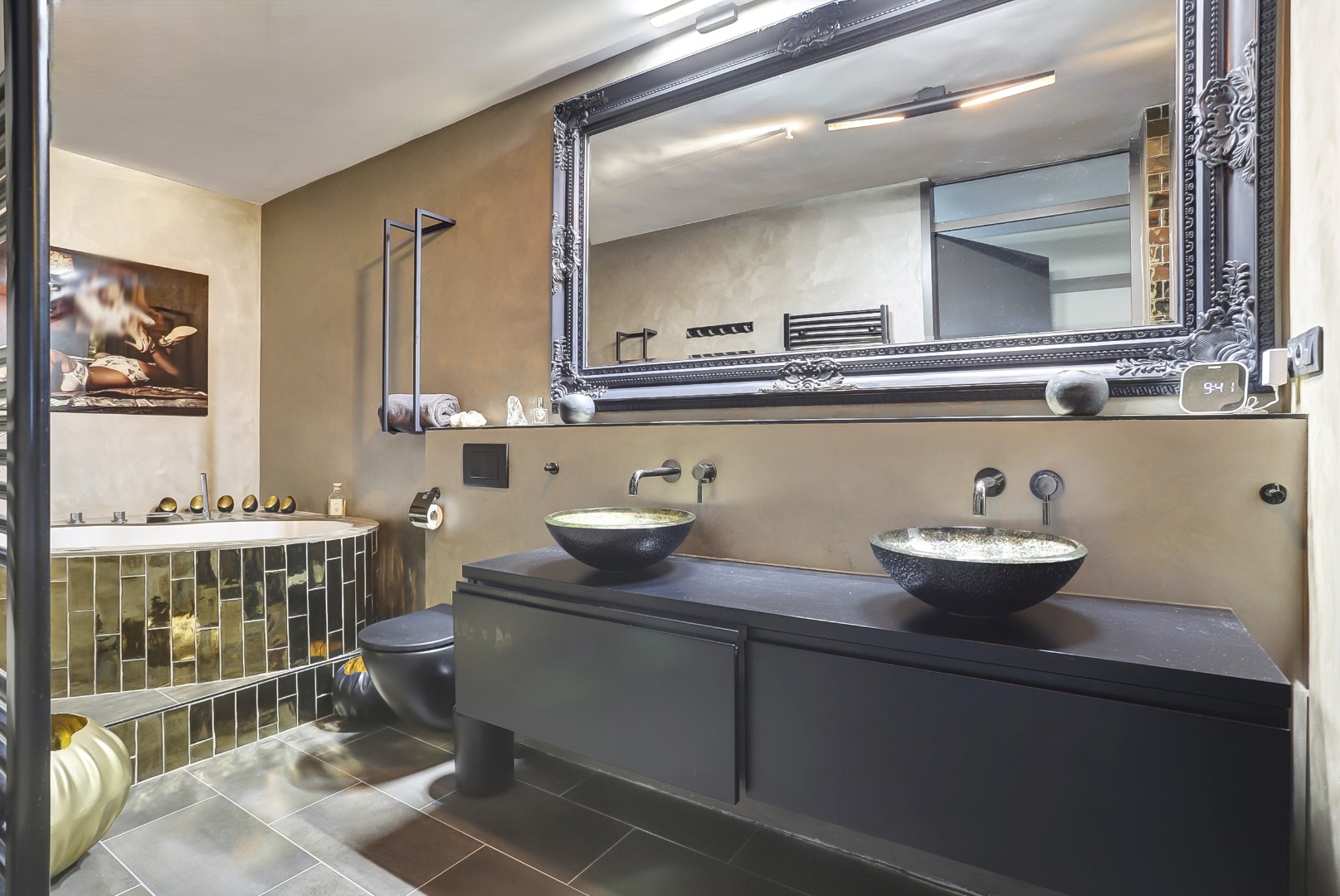 Ultiem luxe wonen in de iconische The CoolTower met spectaculair uitzicht, royaal terras (34 m²) en moderne afwerking in het bruisende hart van Rotterdam! 