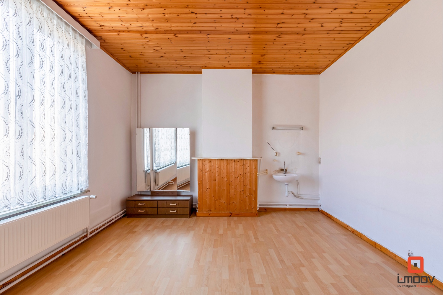 Op te knappen 5 slaapkamerwoning (203m²) 