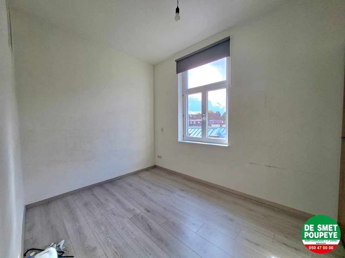 Rijwoning met tuin met uitweg 