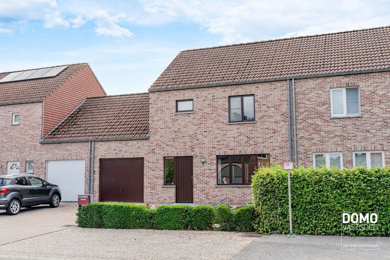 ZUIDWESTELIJK GEORIËNTEERDE DOORZONWONING MET LICHTRIJKE AANBOUW, GEZELLIGE TUIN EN RUIME GARAGE TE KURINGEN (HASSELT) 
