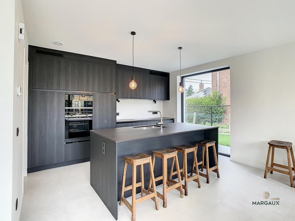 Halfopen bebouwing met exclusieve afwerkingsgraard 