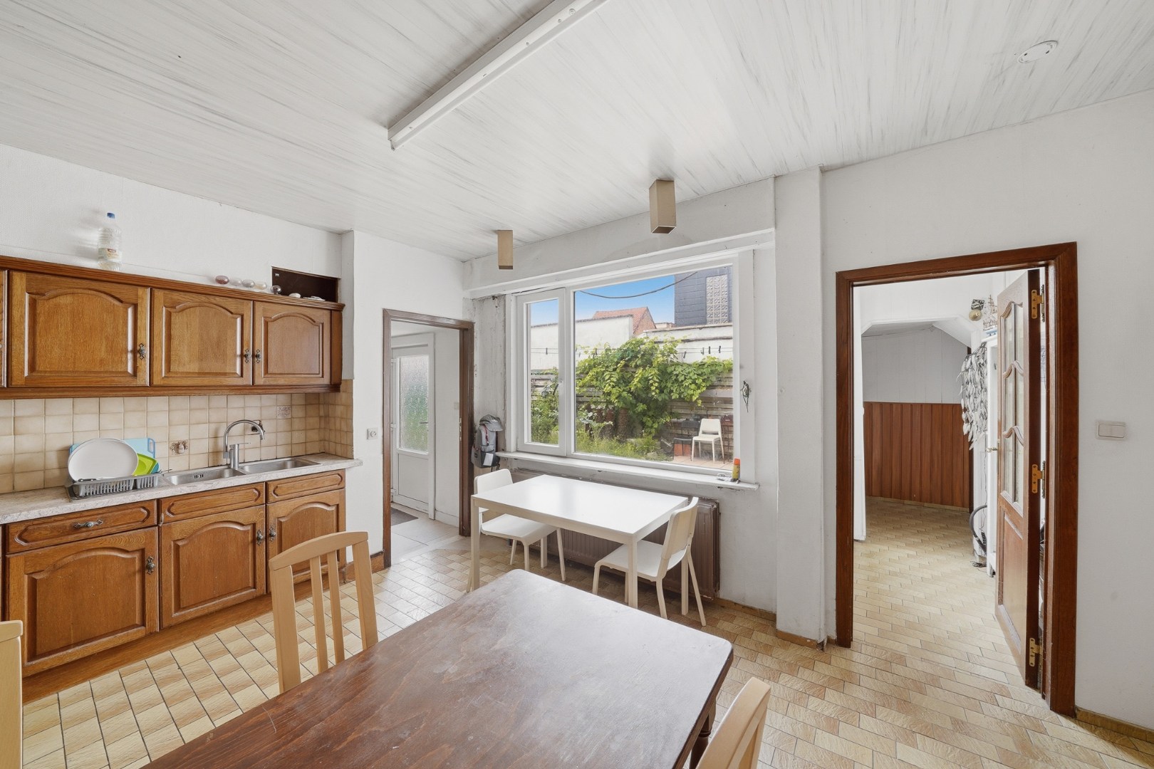 Ruime woning met veel mogelijkheden te Oostende 