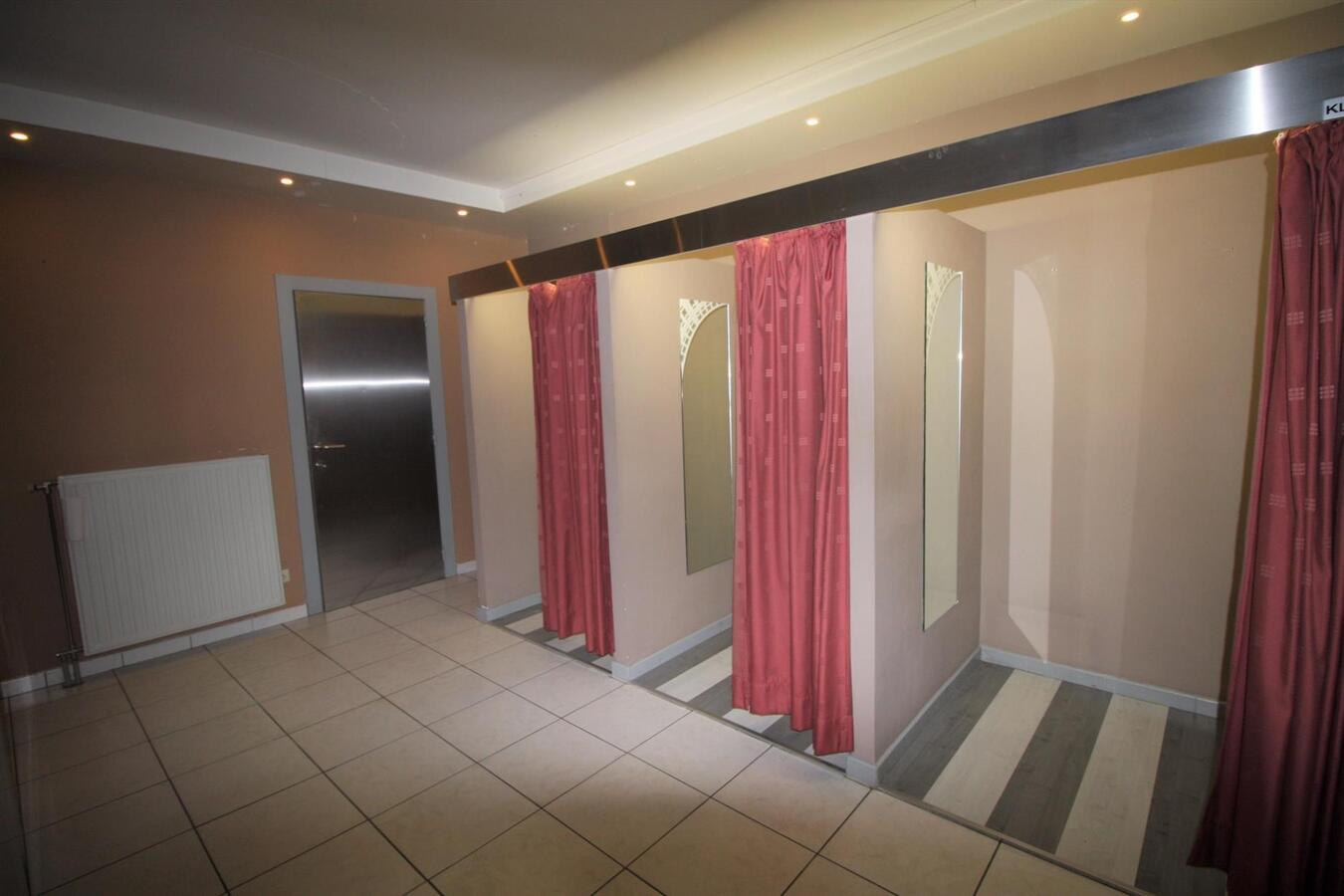 Appartement gelijkvloers met handelspand in Zedelgem 