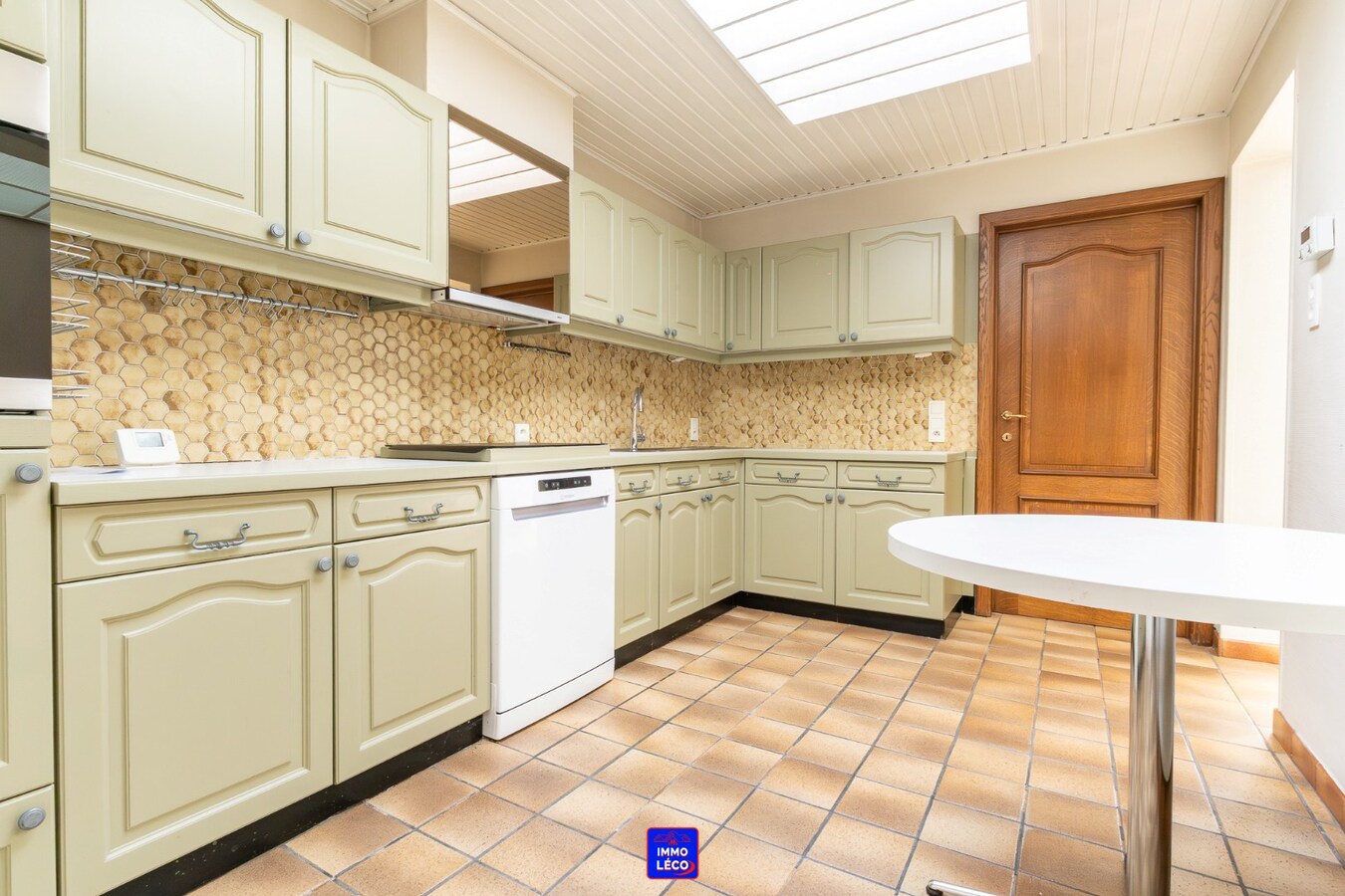 3 façades en excellent état d'entretien, beaux volumes, jardin de 340m² SUD-EST ! 