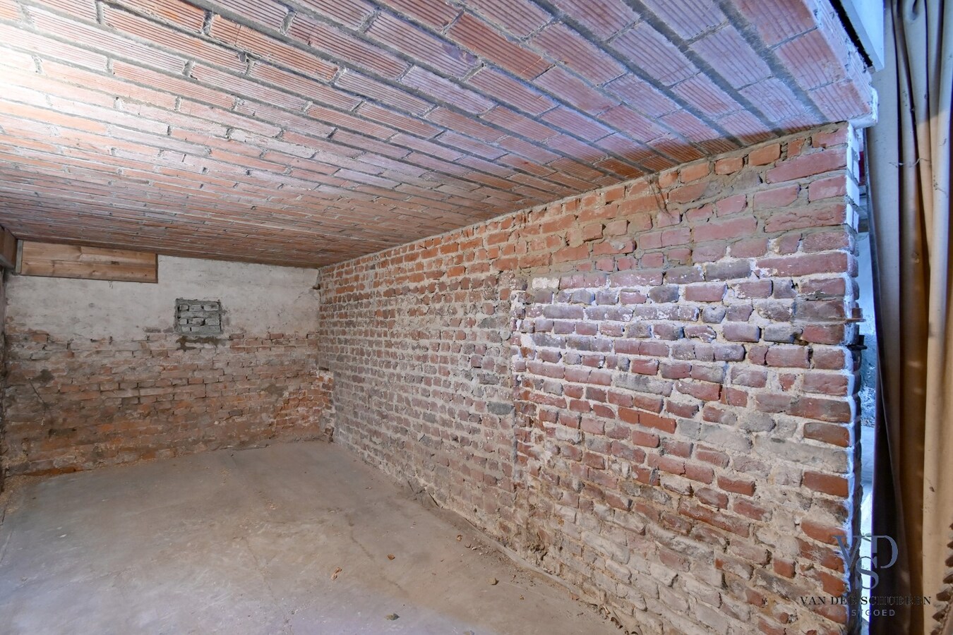 Charmante hoeve met stallen 