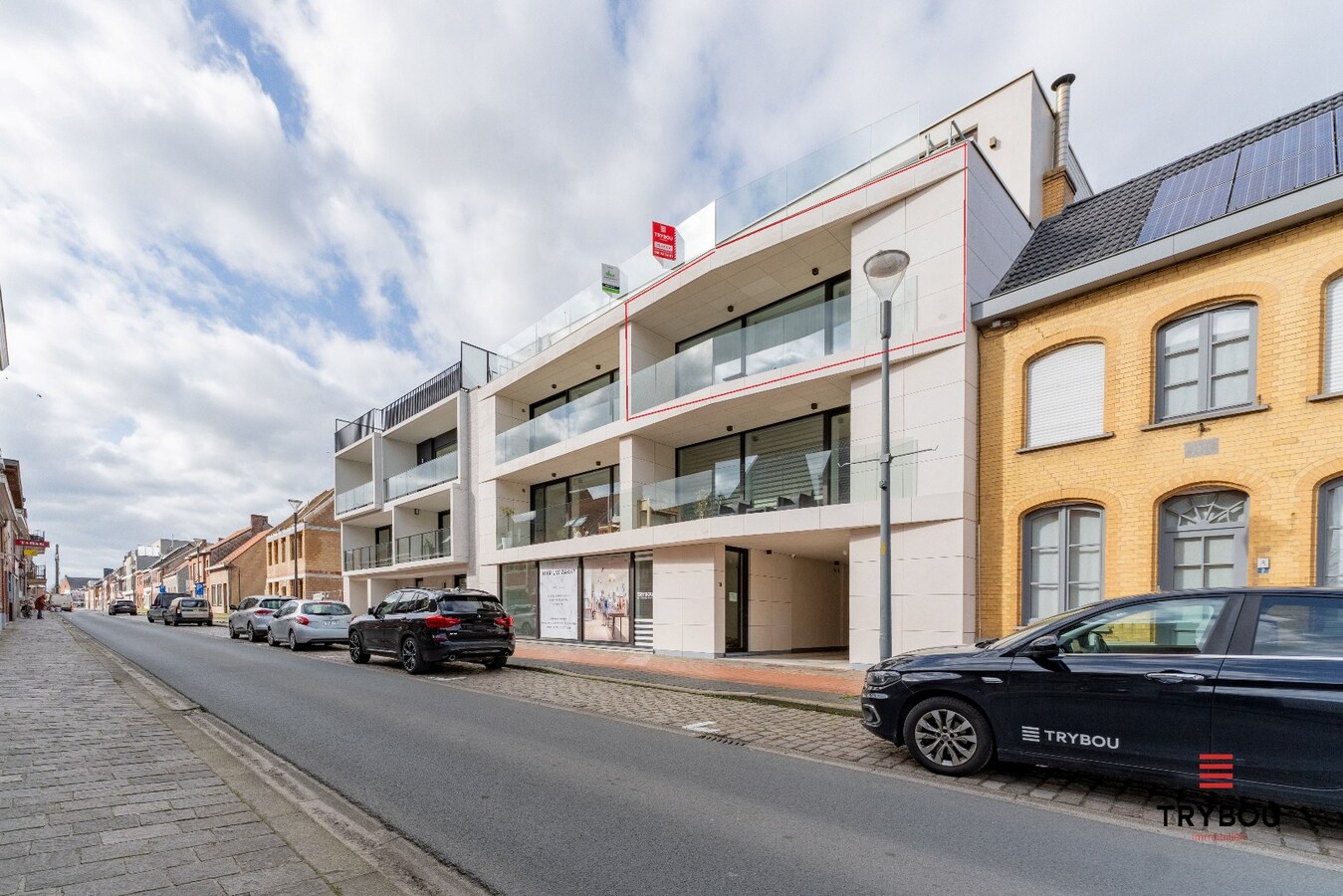 Appartement met 3 slaapkamers, garage en 2 staanplaatsen in Houthulst! 