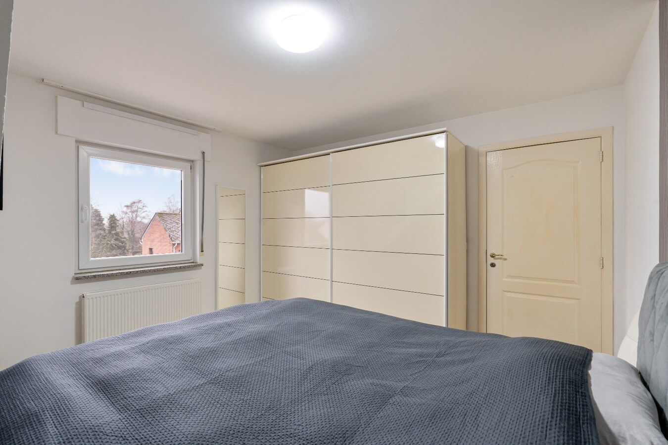 Ruim energiezuinig duplexappartement (146 m²) -  kwaliteitslabel B -  3 slaapkamers, terras en private buitenparking. 