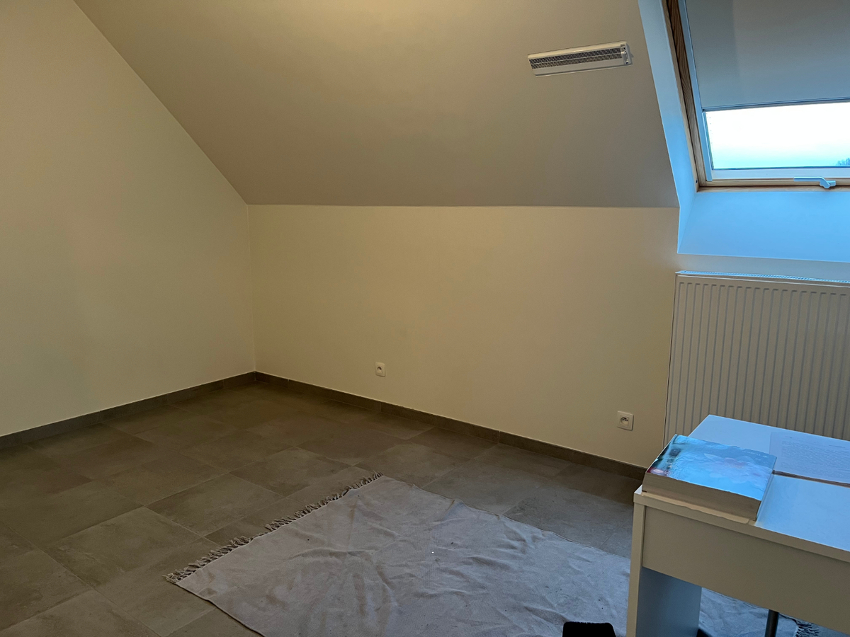 Bijzonder ruim én eigentijds dakappartement. GEEN VASTE KOSTEN ! 