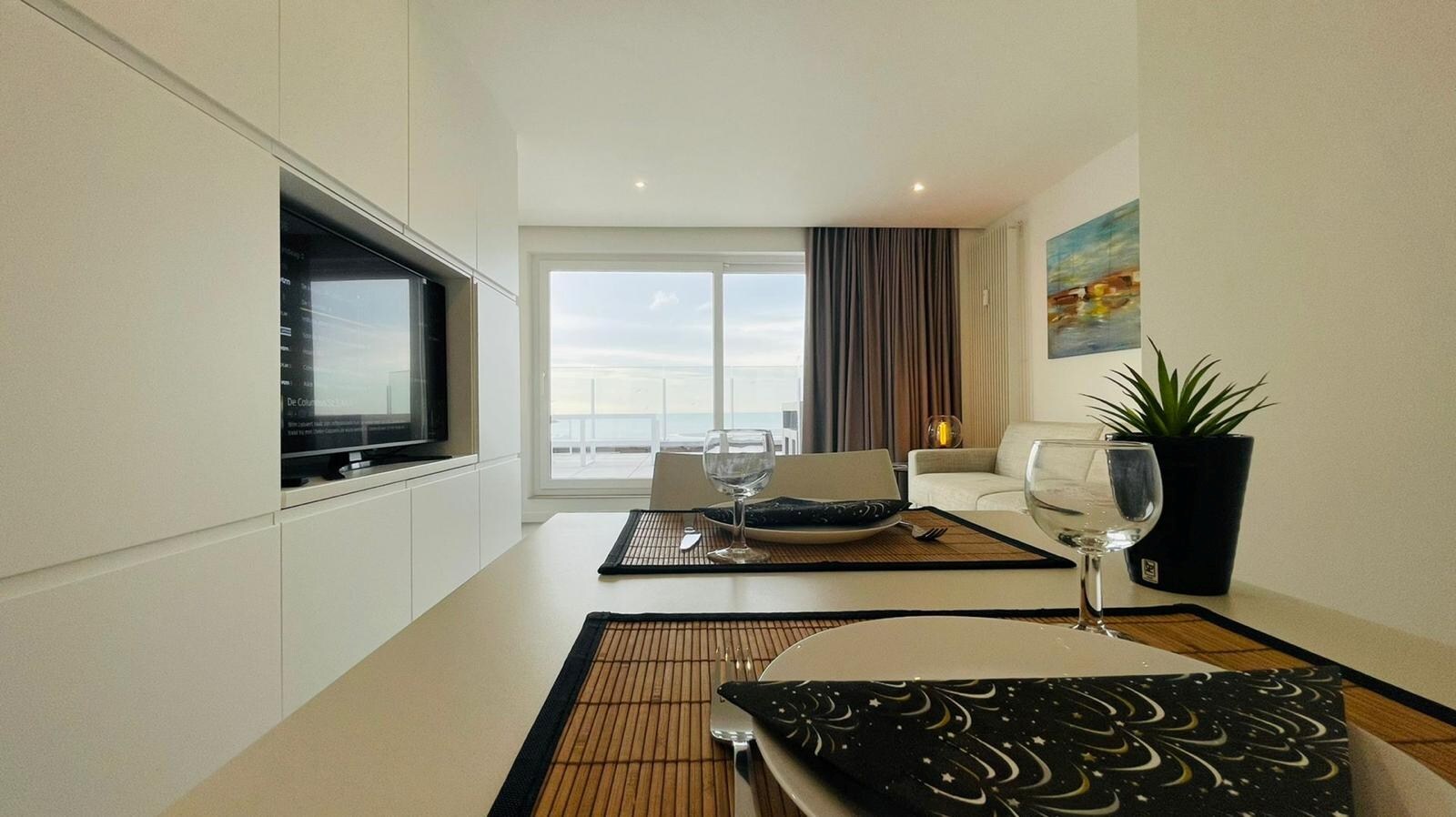 Exclusief hoekpenthouse met uitzonderlijk zeezicht en riant zonneterras in Heist. 