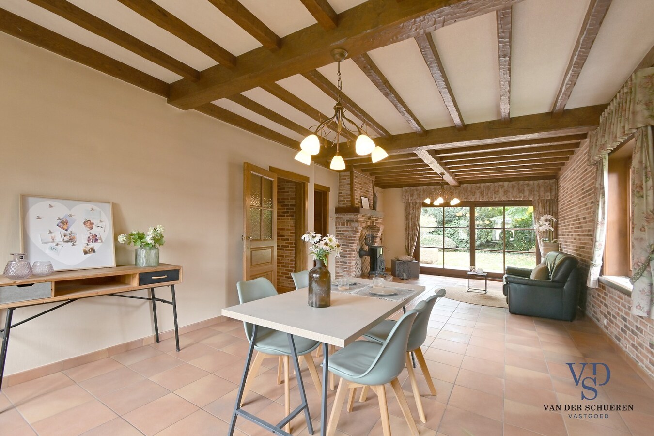 Bijzonder degelijke en ruime villa in doodlopende straat 