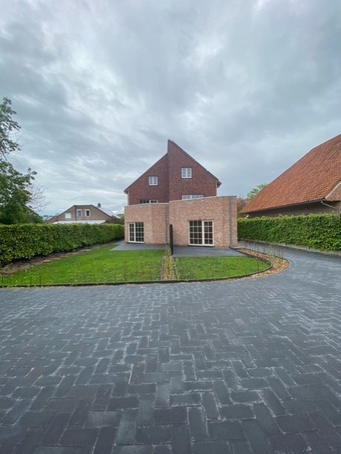 Mooi afgewerkt gelijkvloers appartement met 2 slpk. in Mol-Sluis! 