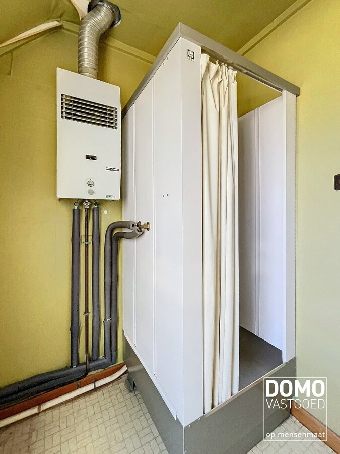 TE RENOVEREN HALFOPEN WONING MET TUIN EN GARAGE OP 8A 67CA TE KURINGEN 