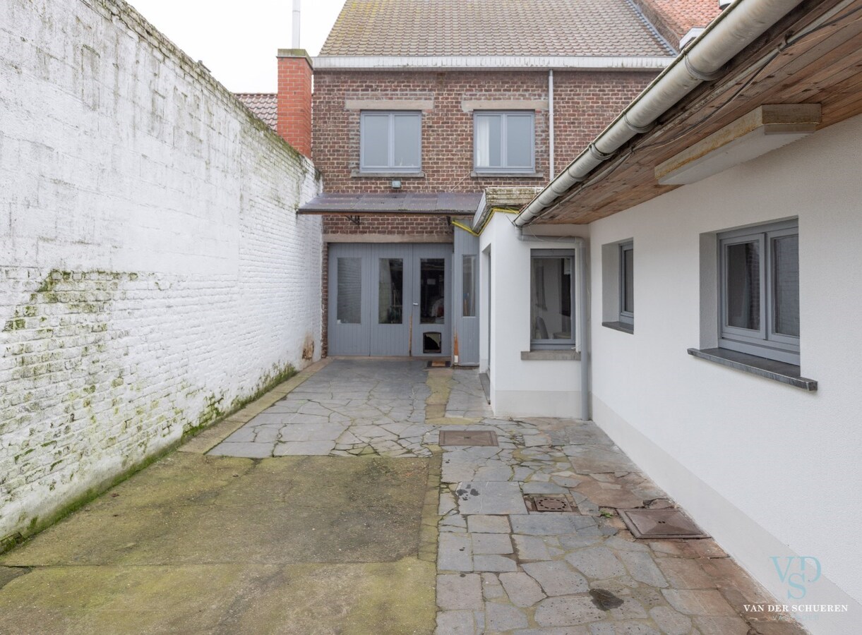 Ruime, gezellige woning met garage én atelier. 