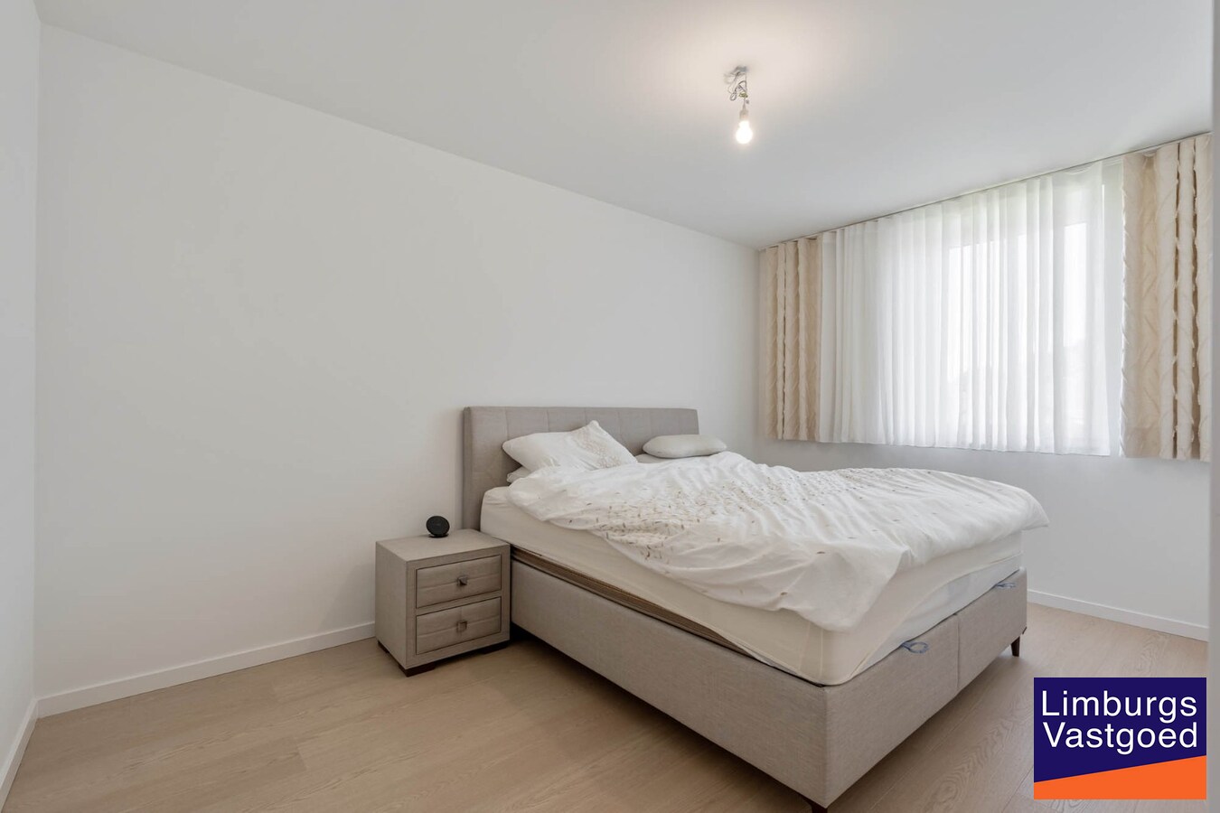Moderne nieuwbouwwoning, 5 slpk, op een perceel van 4a31ca. 