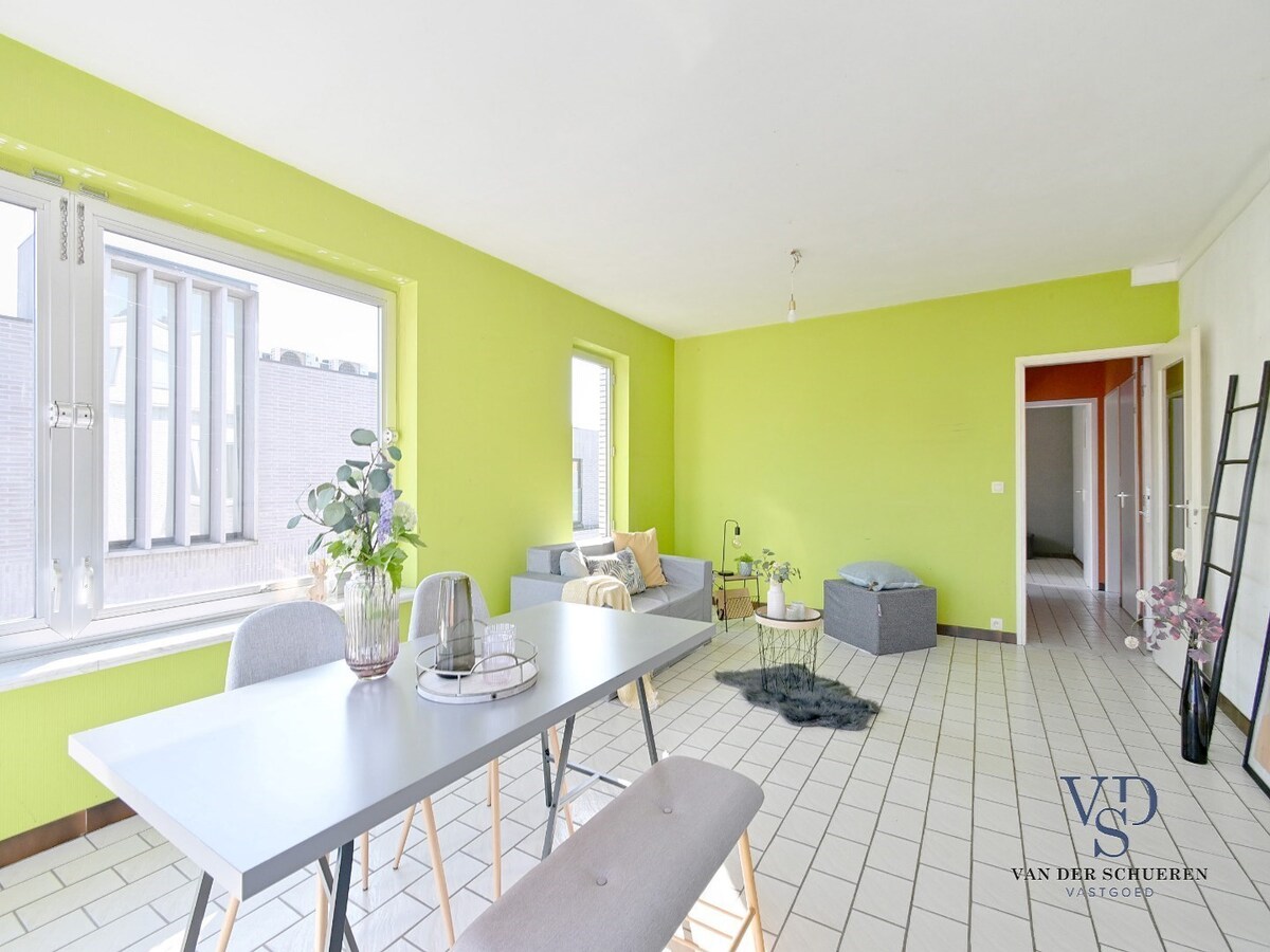 Lichtrijk appartement centrum Gavere. 