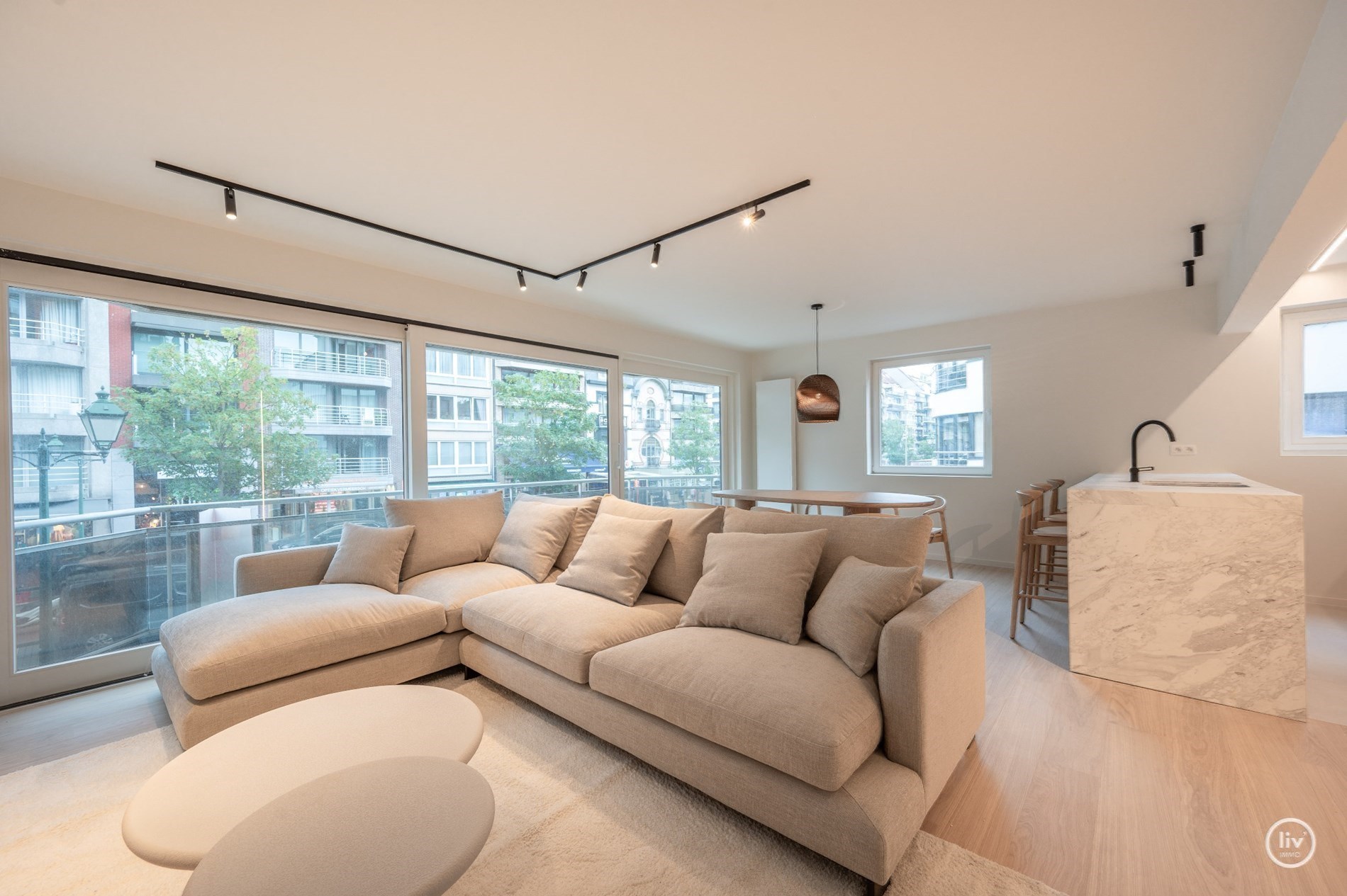 Appartement d'angle entièrement rénové, bien situé sur la Lippenslaan (ACTION PRINTEMPS*): JOURNÉE PORTES OUVERTES 07/03 - entre 11h et 13h. 