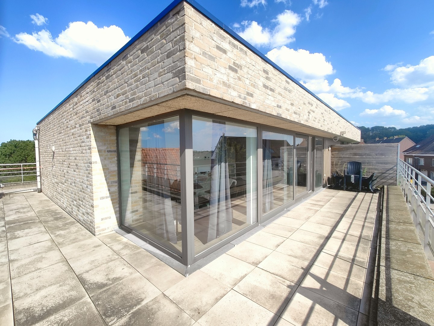 Penthouse met 2 slaapkamers met achterliggende garage 