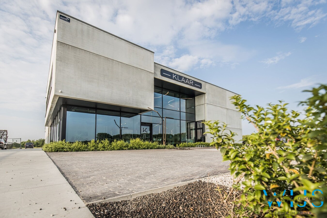 UNIEKE kantoorruimte (boven KLAAR) te Assenede ! 