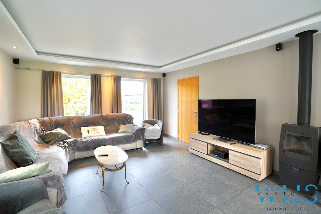 Ruime, energiezuinige gezinswoning te Oosteeklo ! 