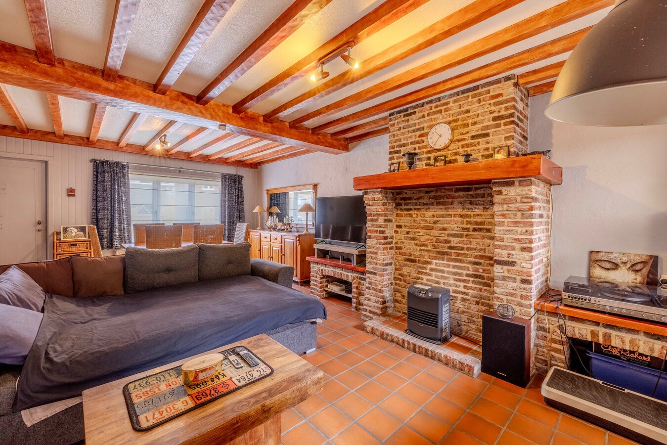 Gezinswoning met 2/3 slpks, ruime tuin en magazijn 