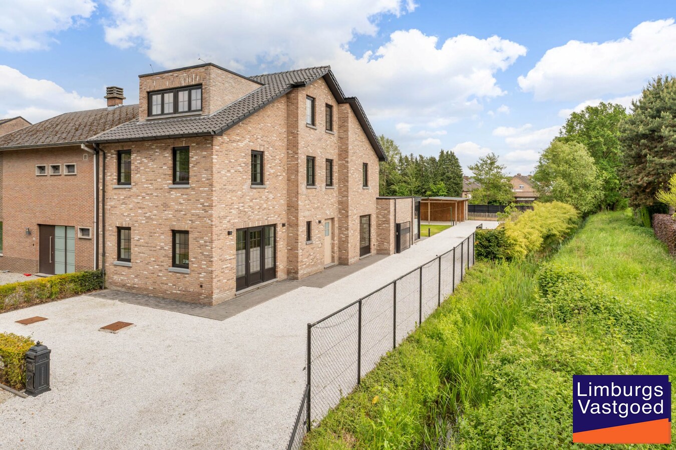 Exclusieve gezinswoning, 283m², 5 slpk, praktijkruimte op toplocatie 