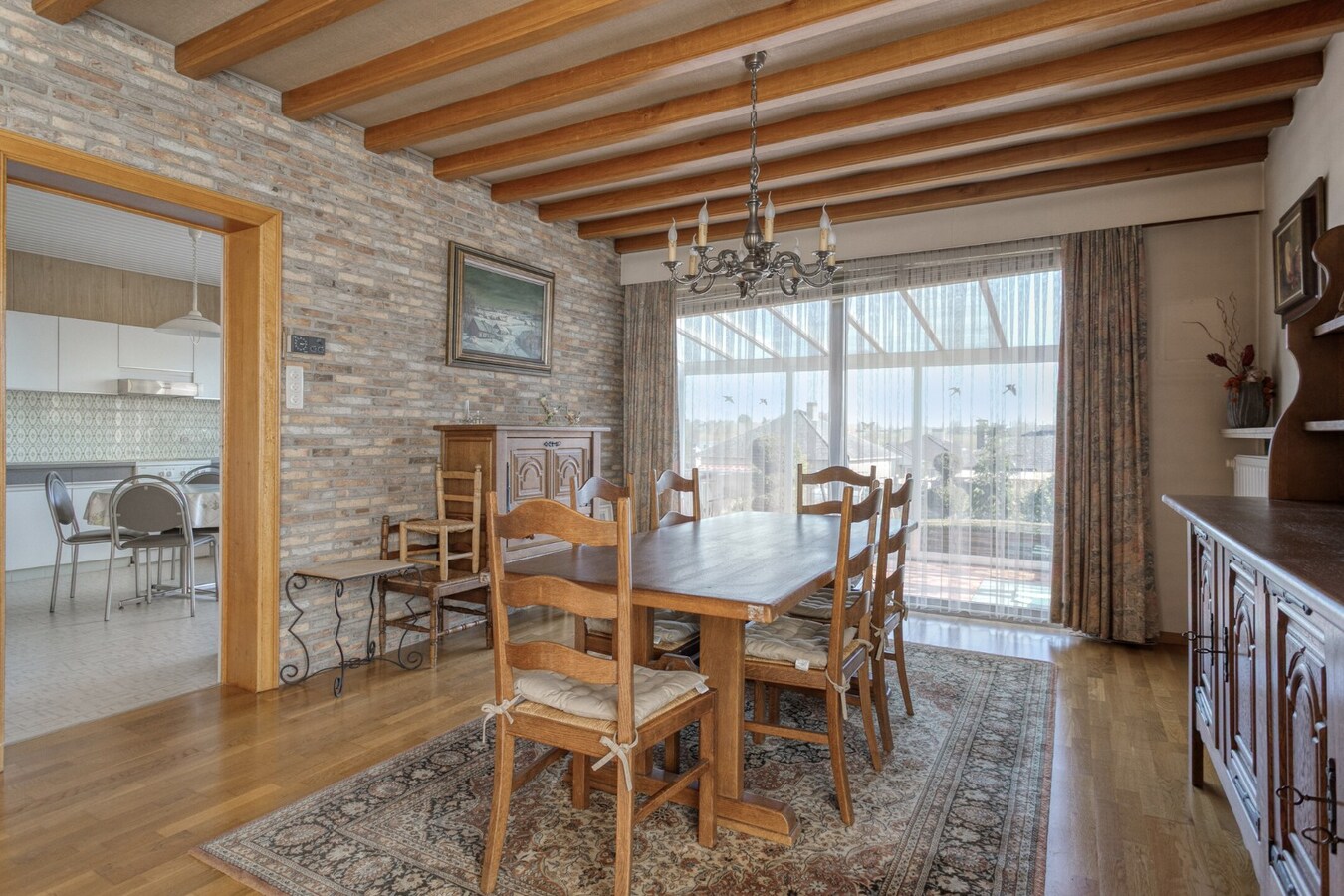 Ruime woning met 4 slaapkamers, veranda en volledig onderkelderd perceel (615 m²) 