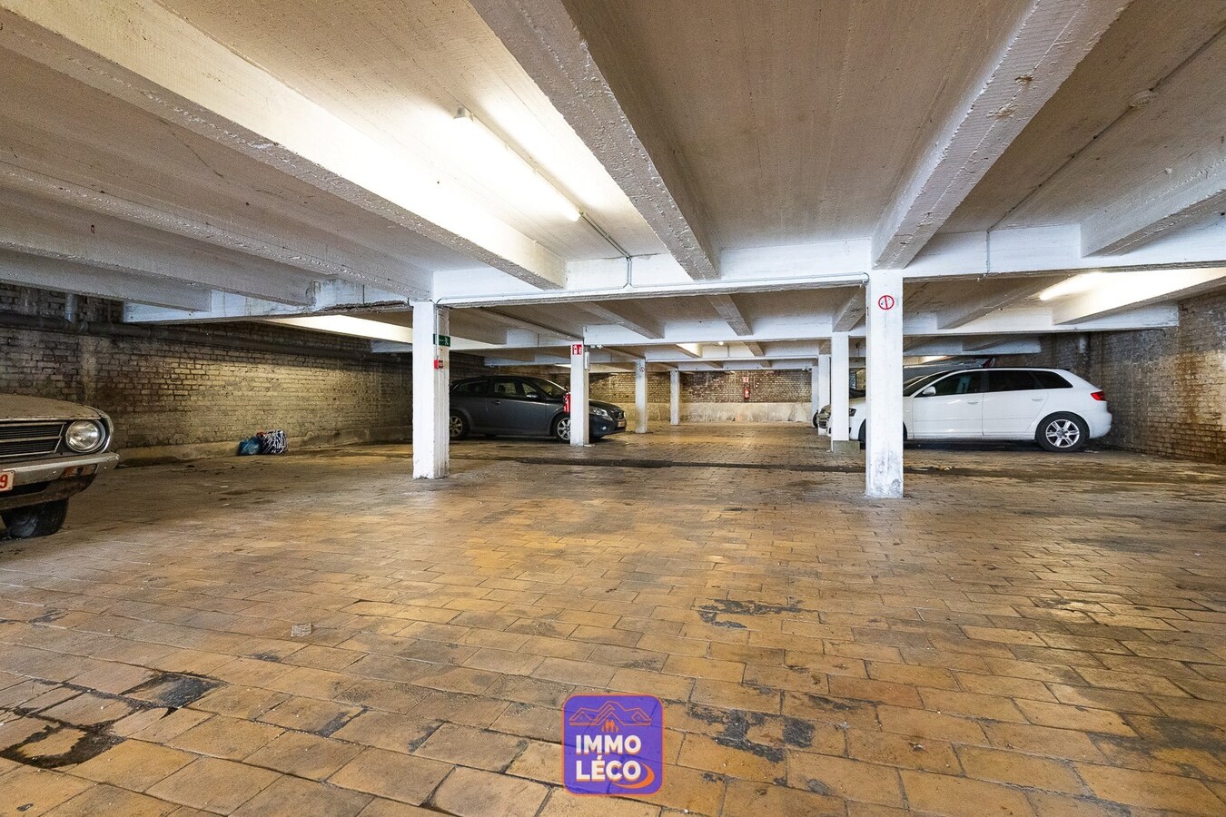 LOT de 5 emplacements de parking, en plein centre-ville, IDEAL INVEST !! 