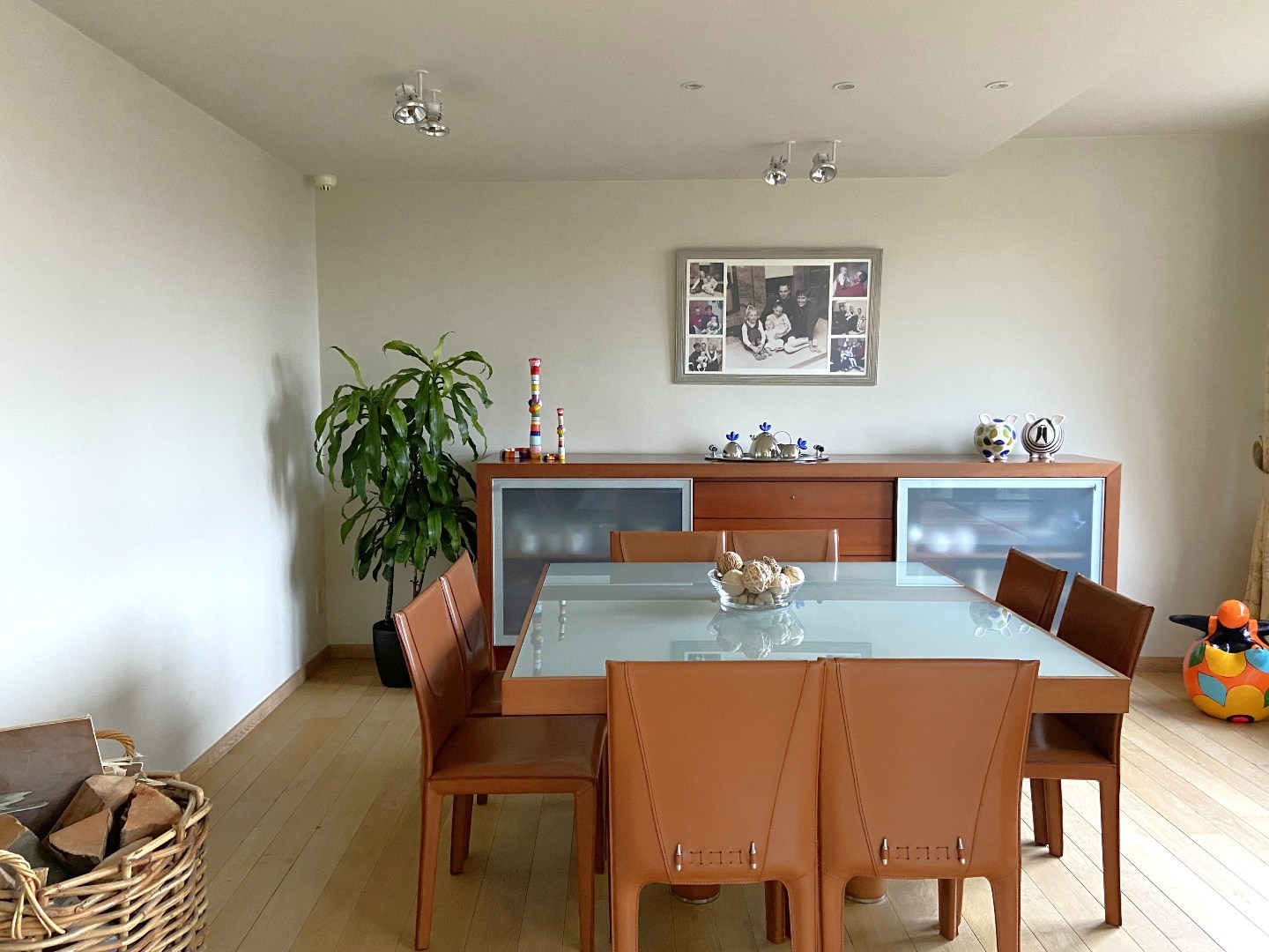 Volledig uitgeruste slagerij met luxueuze woonst op centrumligging in Sint-Eloois-Vijve! 