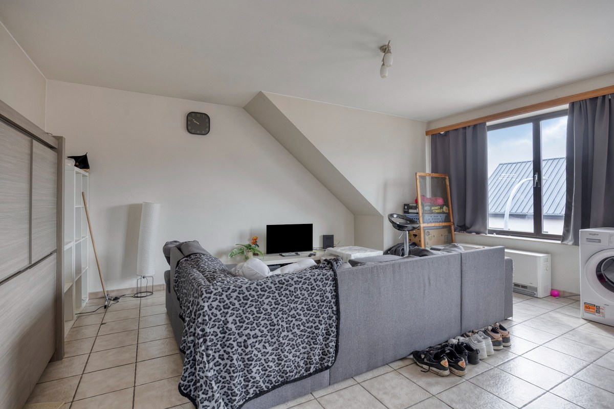 Opbrengsteigendom met 3 appartementen en 7 garages 