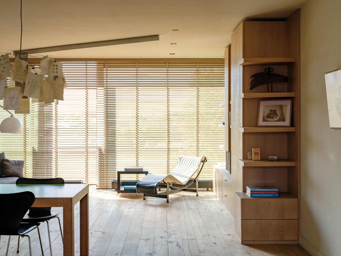 Exclusief wonen. Uitzonderlijk, luxueus en ruim (191m²) appartement met terras en fenomenaal zicht op water. 