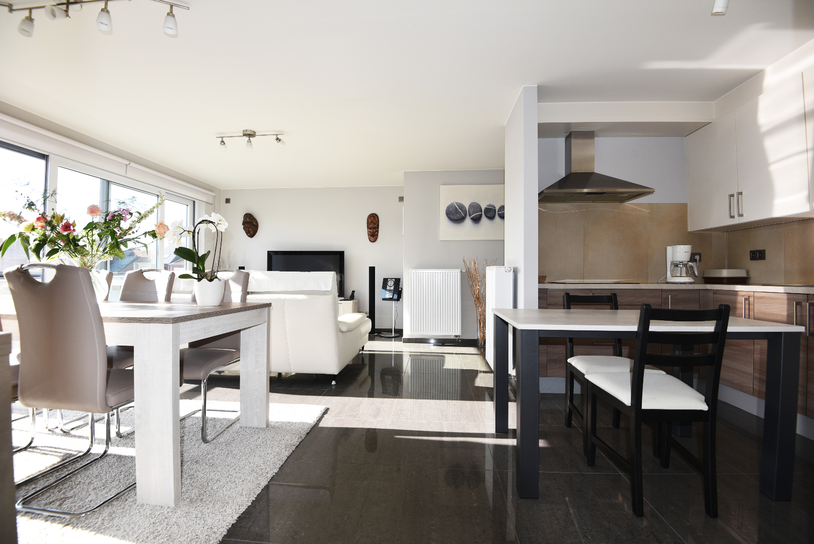 Recent 1 slpk app. zonnig terras en garage rustig gelegen te centrum Eeklo 