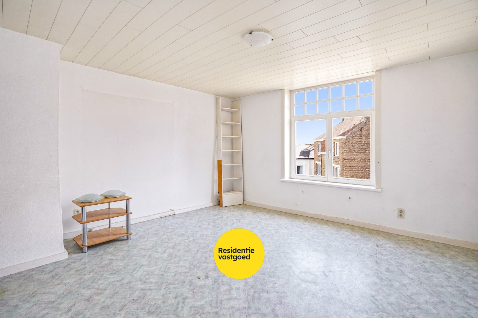 Goed gelegen gebouw op 117m² te De Panne bestaande uit een handelsruimte en woonst. 