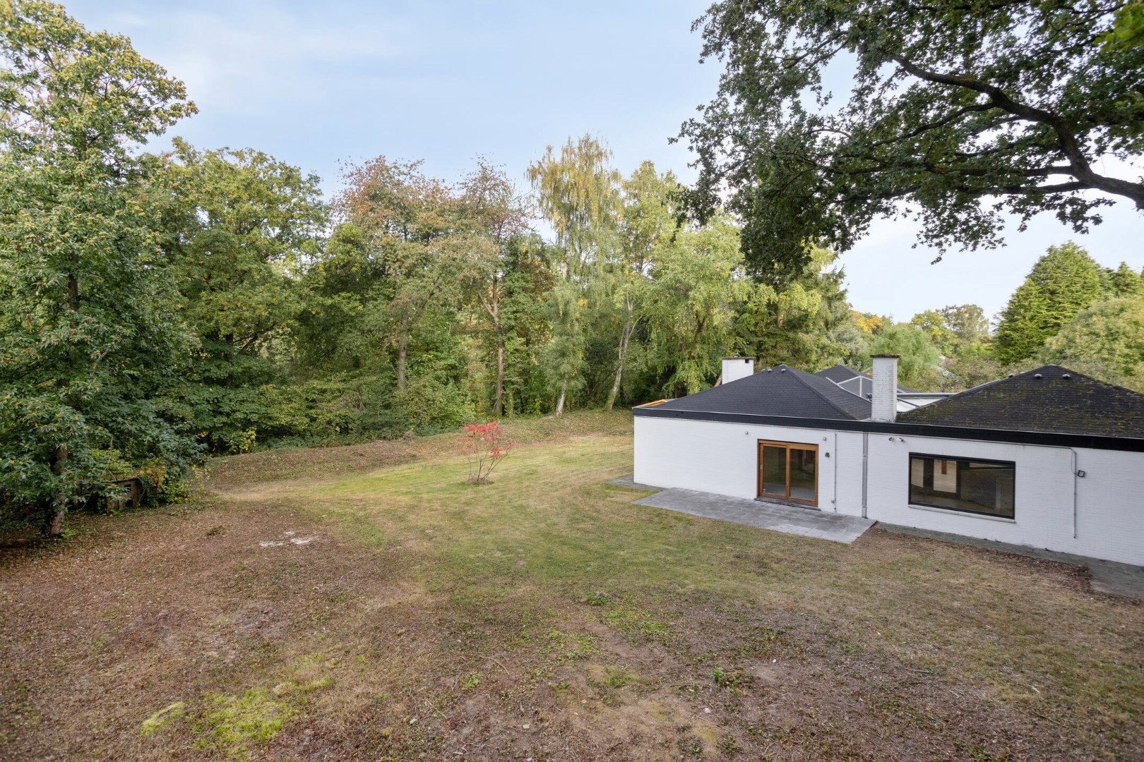 Ruime woning in een doodlopende straat met 4 slaapkamers, 2 badkamers op een prachtig perceel vlak bij het Meerdaalwoud 