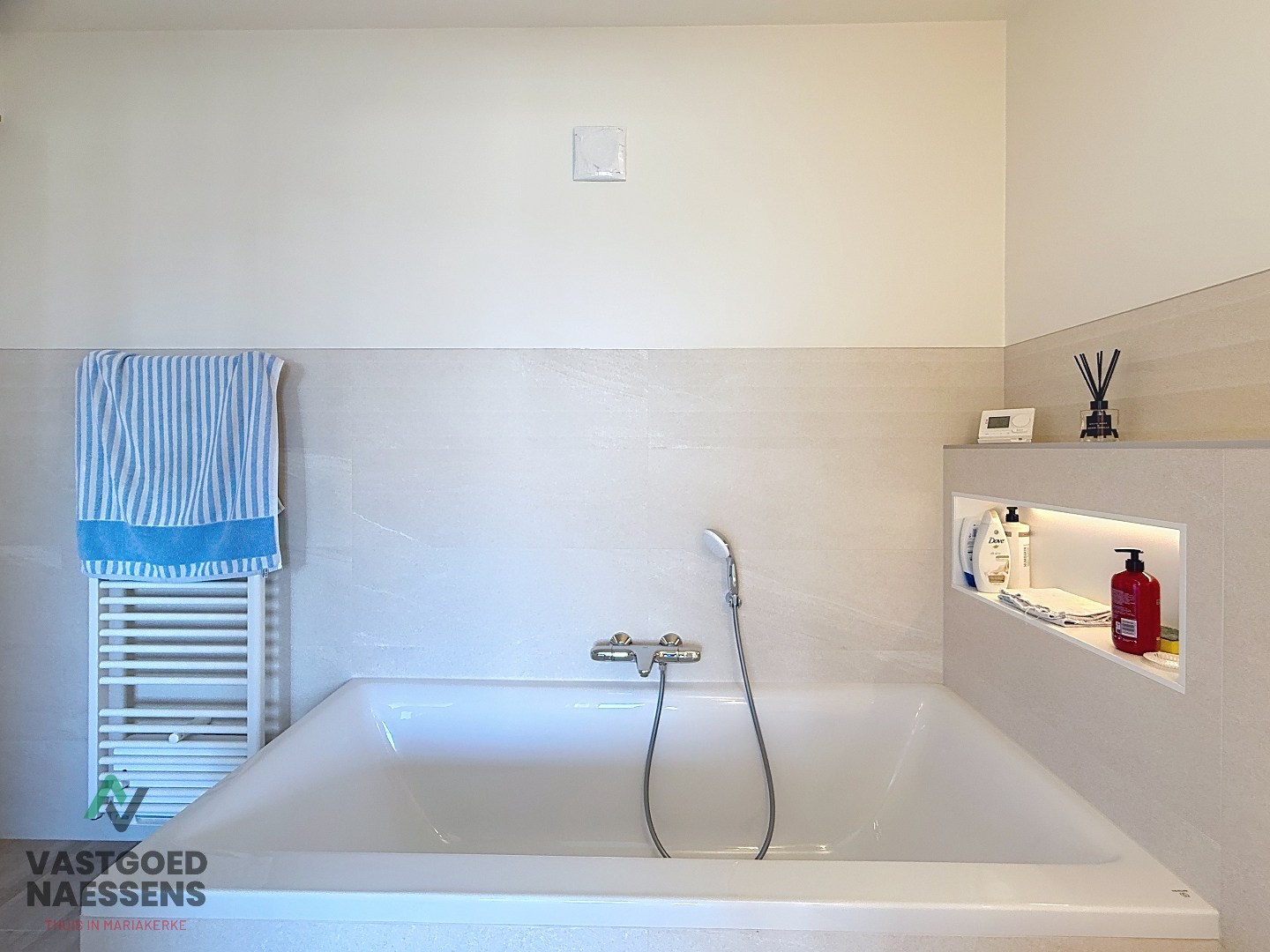 SCHITTEREND VERNIEUWD 3 SLPK APP MET ZICHT OP ZEE EN TERRAS 