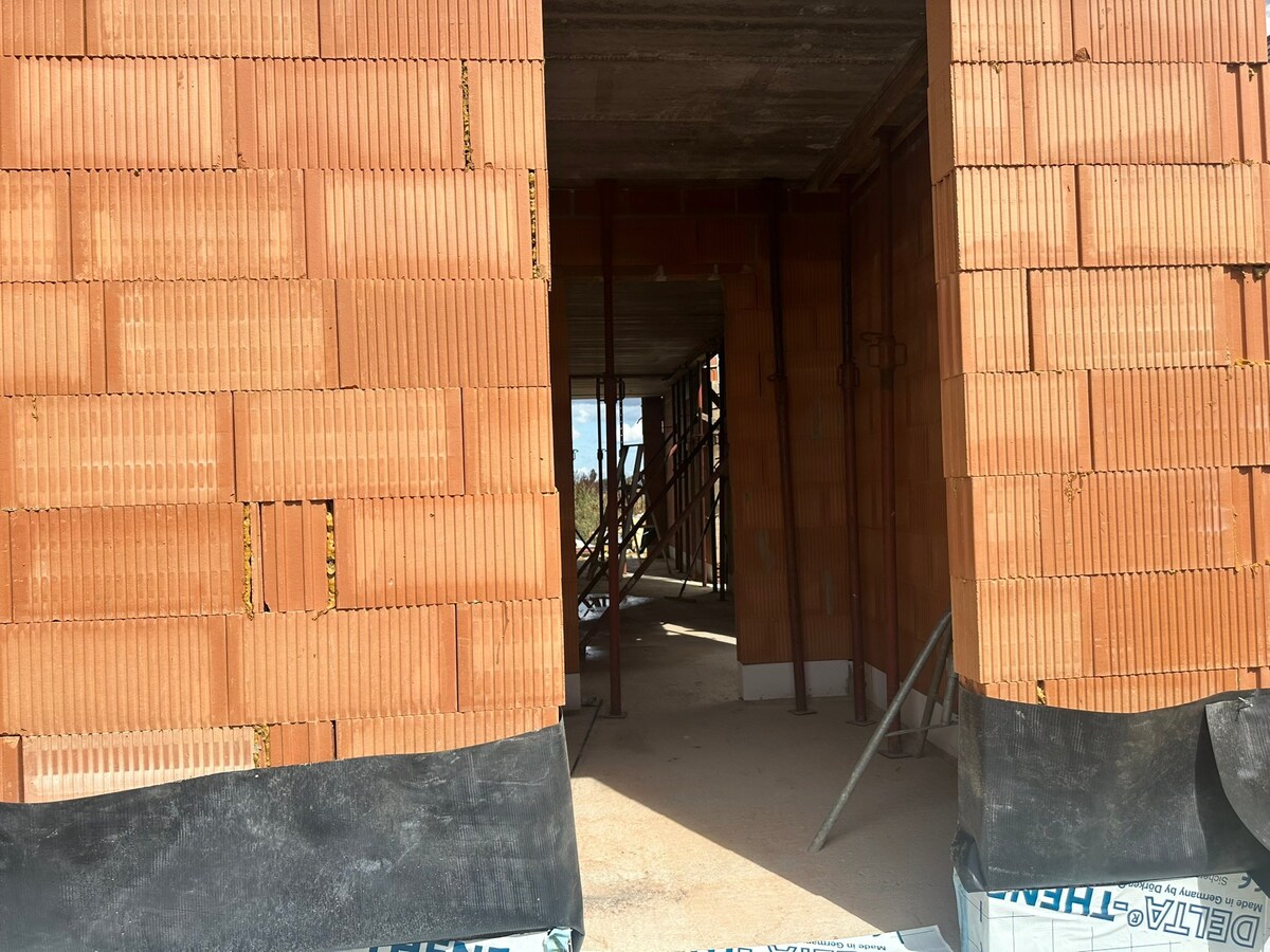 Schitterend gelegen nieuwbouw woning met 4 slaapkamers. Rustige ligging ! 