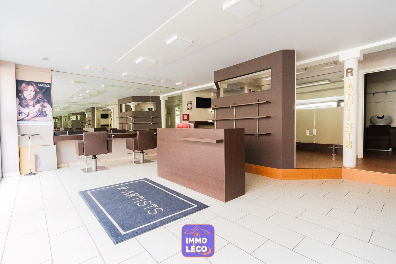 Maison de commerce avec habitation, jardin, poss. grand parking ! 