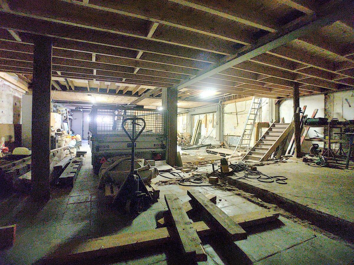 Centraal gelegen opslagplaats (+- 220m² + extra zolderruimte) - Heist 