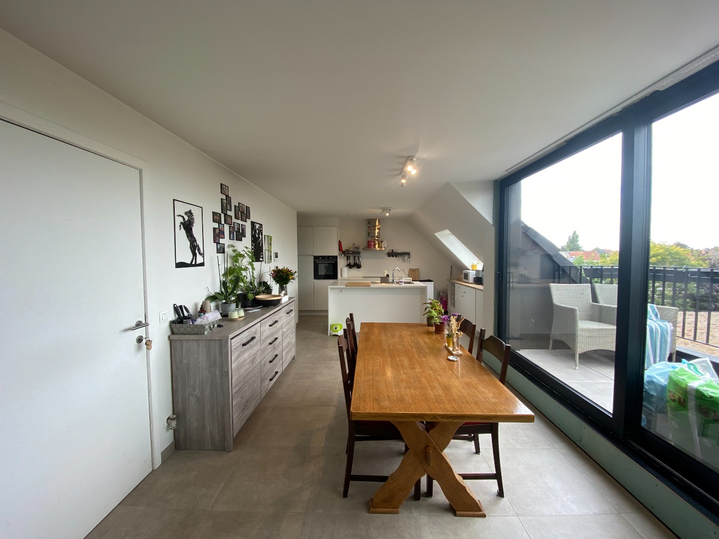 Nieuwbouw appartement met 2 slaapkamers en terras te Desselgem. 