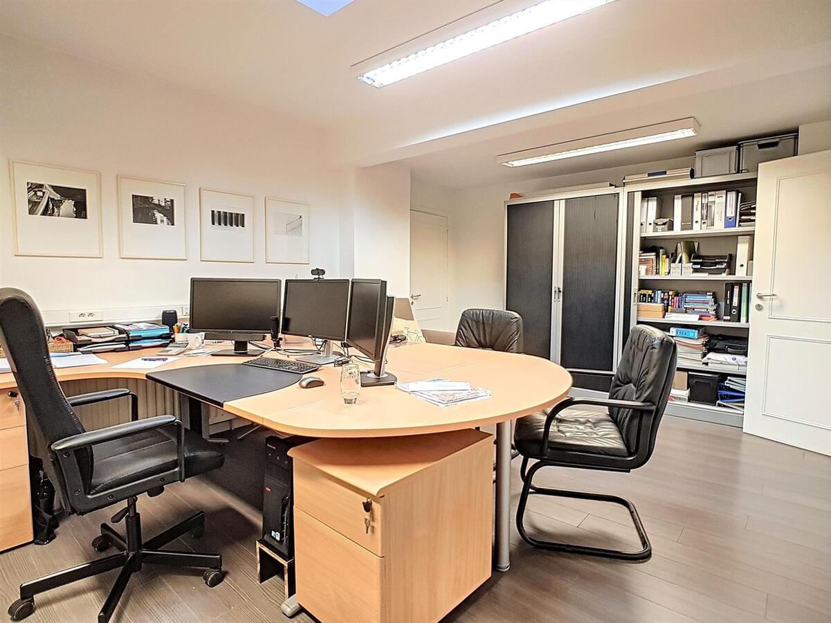 Zeer knappe woning met handelsgelijklvoers en ruime opslagplaatsen/multifunctionele ruimtes - Knokke 