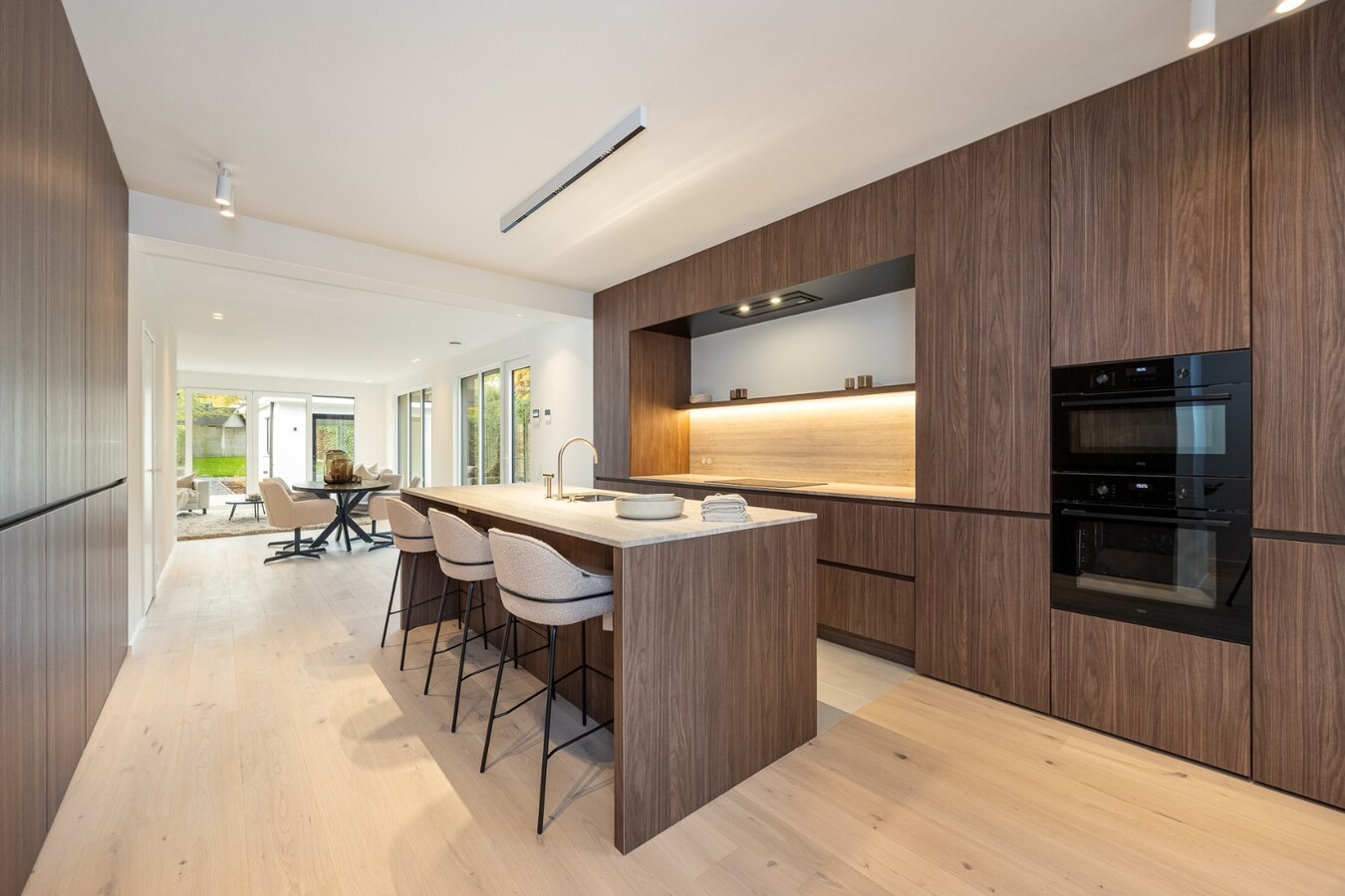 Energiezuinige instapklare woning met 4 slaapkamers en bijgebouw in hartje Schilde 