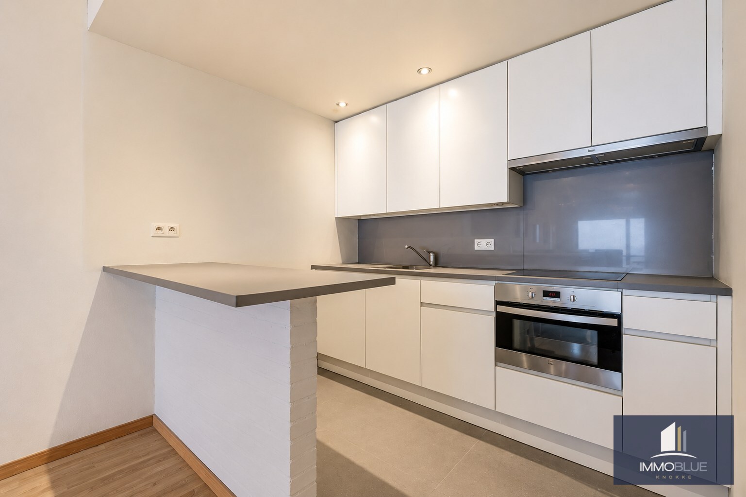 Appartement met frontaal zeezicht. 