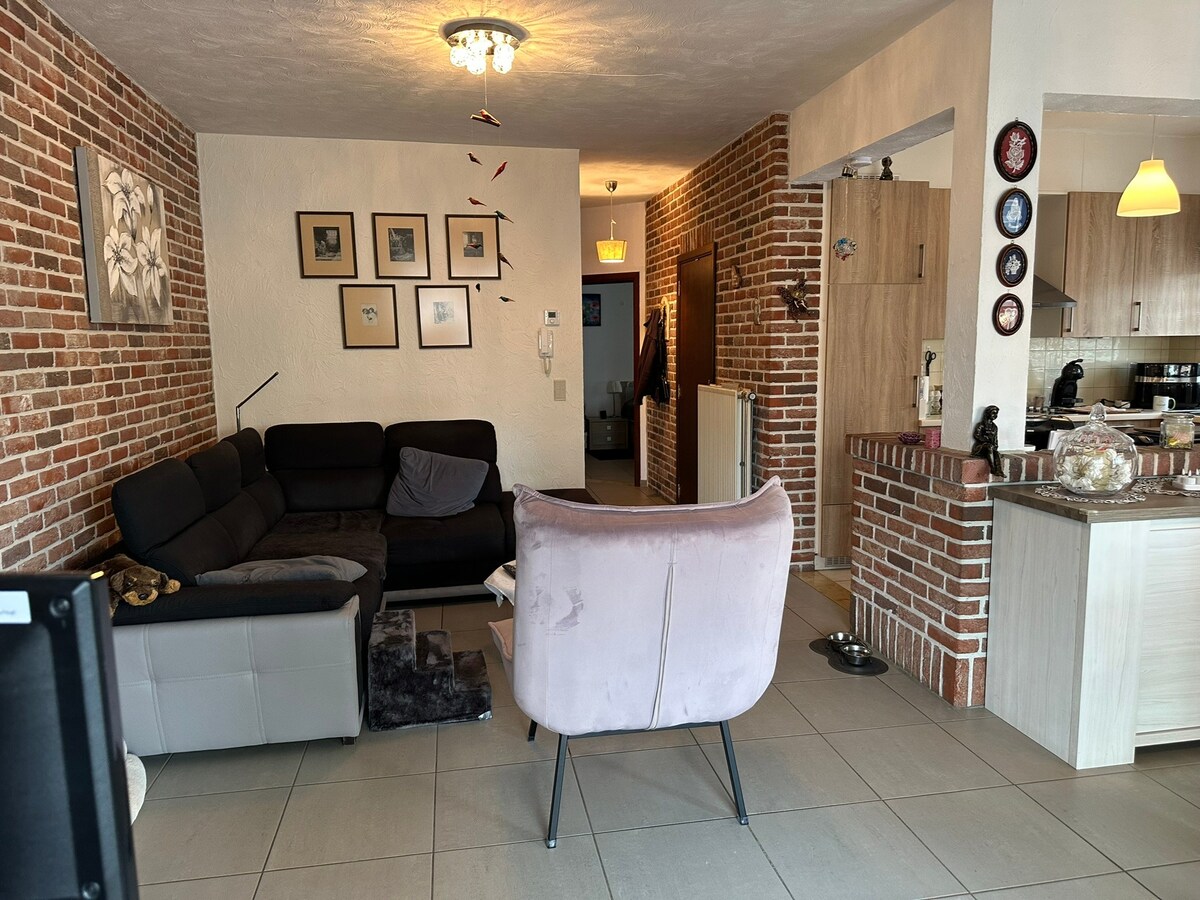 GELIJKVLOERS appartement met 1 slaapkamer,  ruim terras 