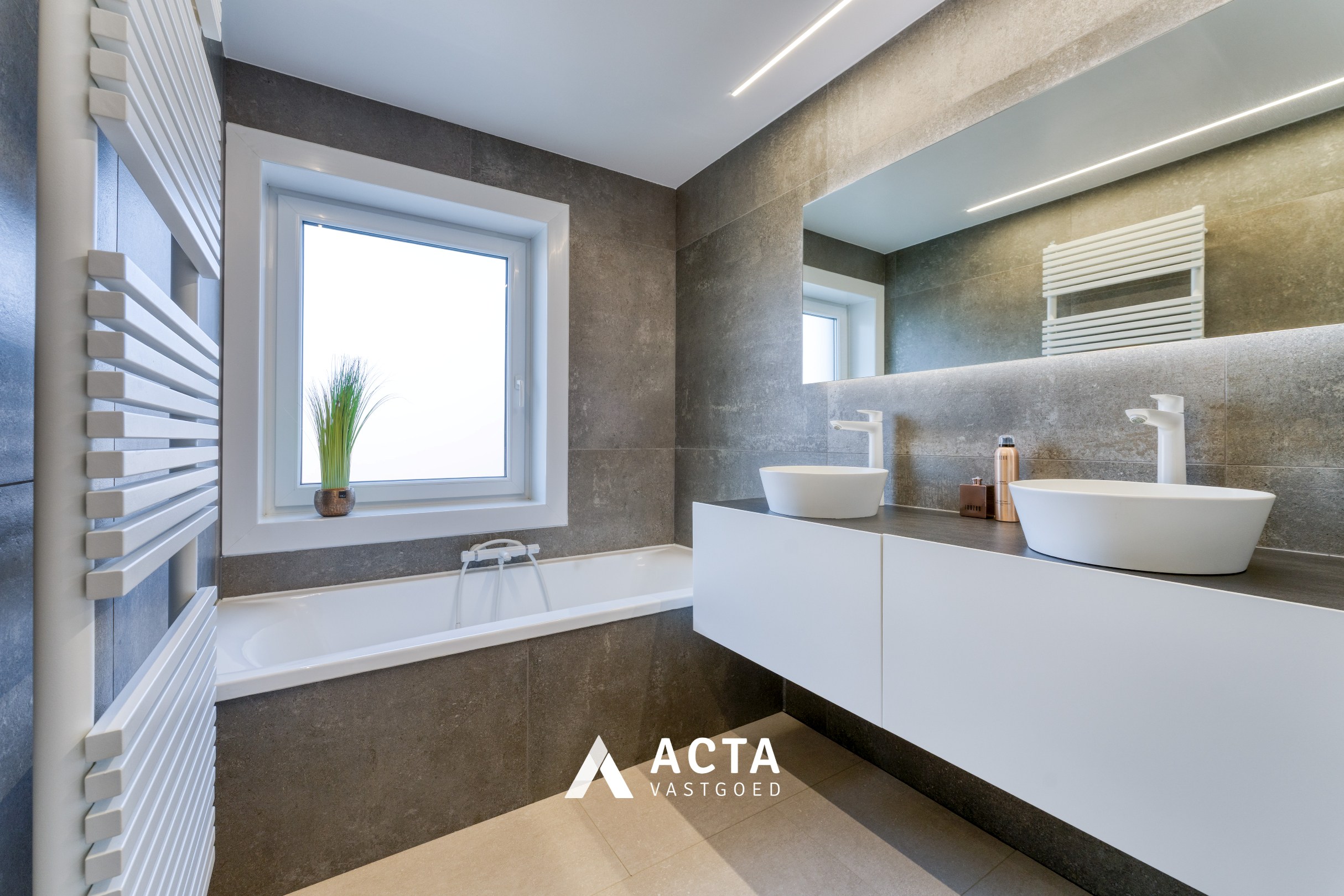 Instapklare bel-etage met 3 slaapkamers en garage 