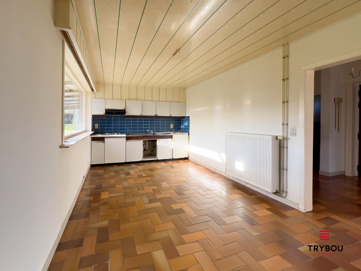 Te renoveren woning met bijgebouw op ruime perceel van 1273m² 