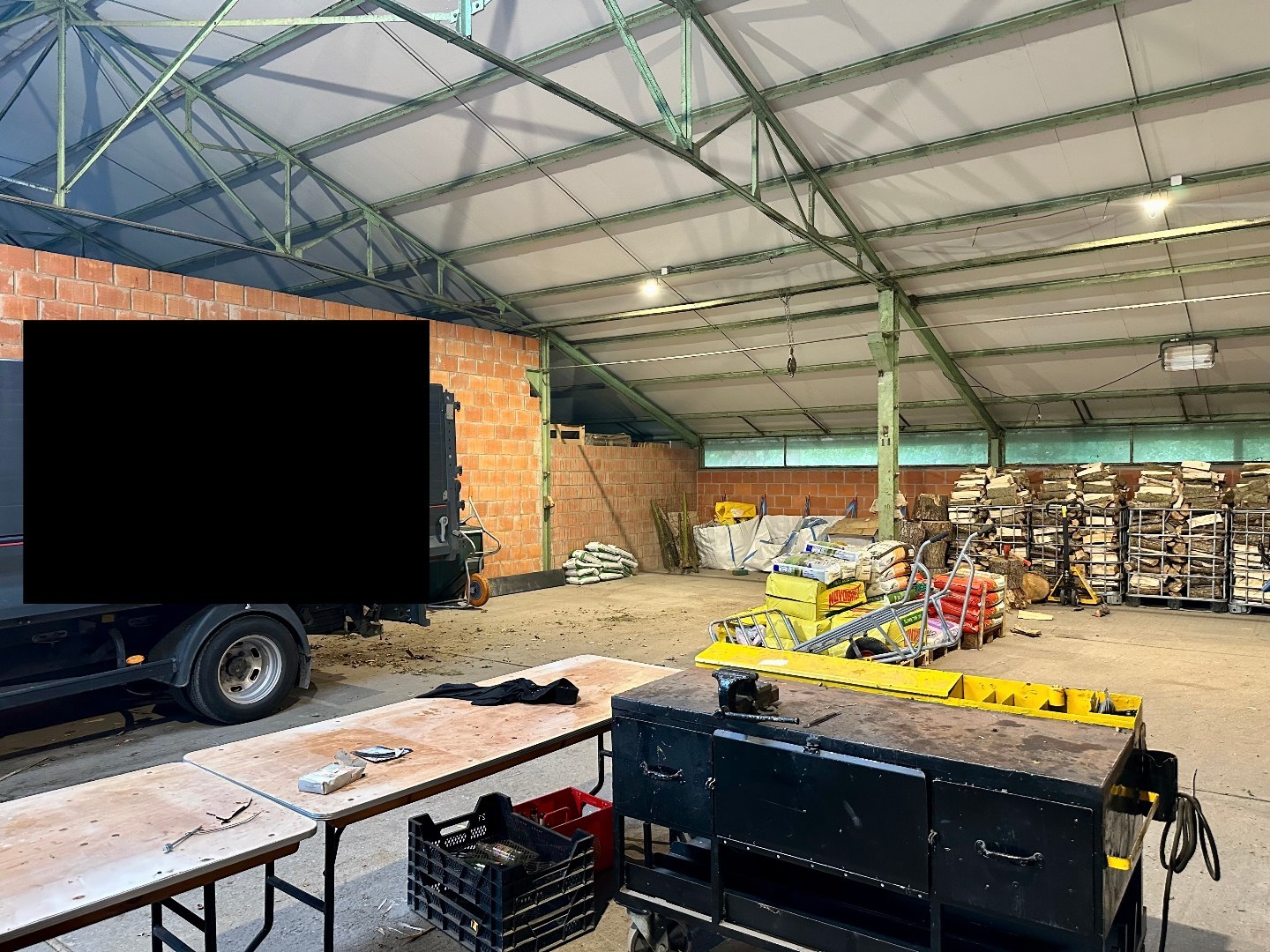 Droge en veilige opslagplaats op gunstige locatie 