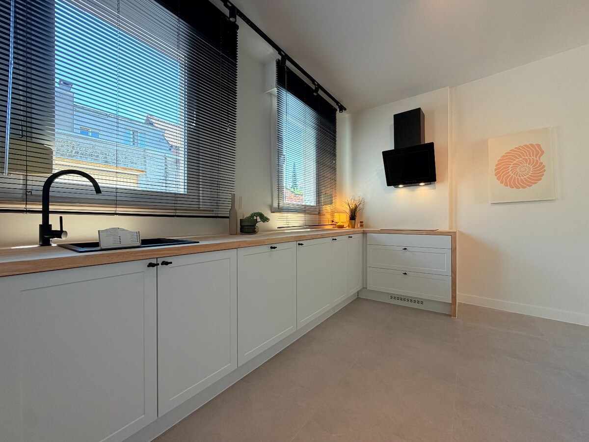 Prachtige ruime woning met 4 slaapkamers en 2 badkamers ! *** NONO INSPIRED *** 