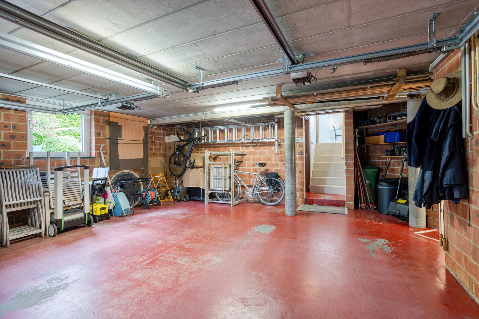 Villa met 5 slaapkamers, ruime tuin, terras en 2 garages in Heverlee! - bewoonbare opp. 278 m² -  EPC 179 kWh/m² 